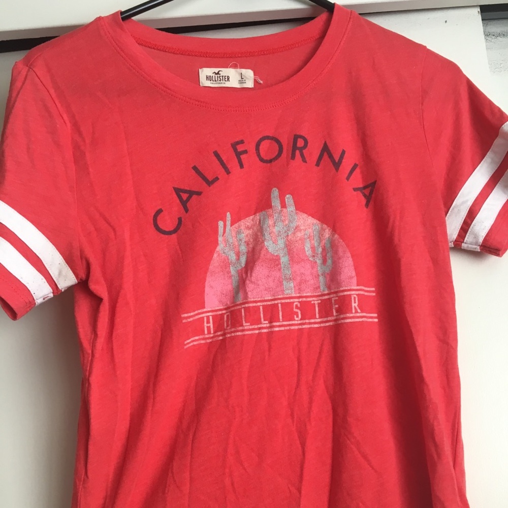 Hollister Graphic Tee